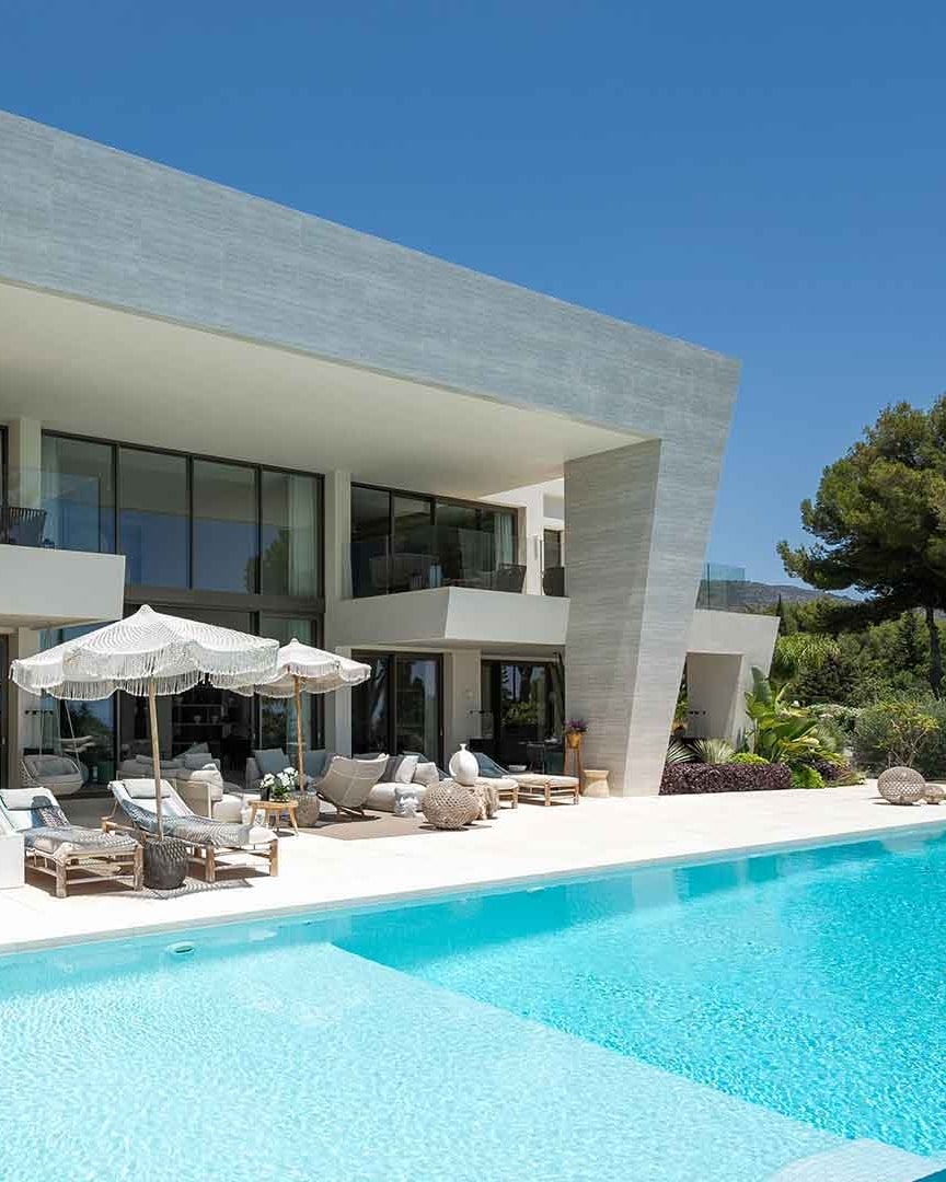 Villa Alena Marbella - Vue extérieure de la villa avec grande piscine