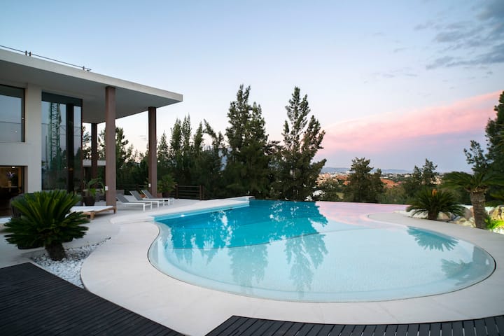 Villa Amana Marbella - Vue extérieure de la villa avec piscine