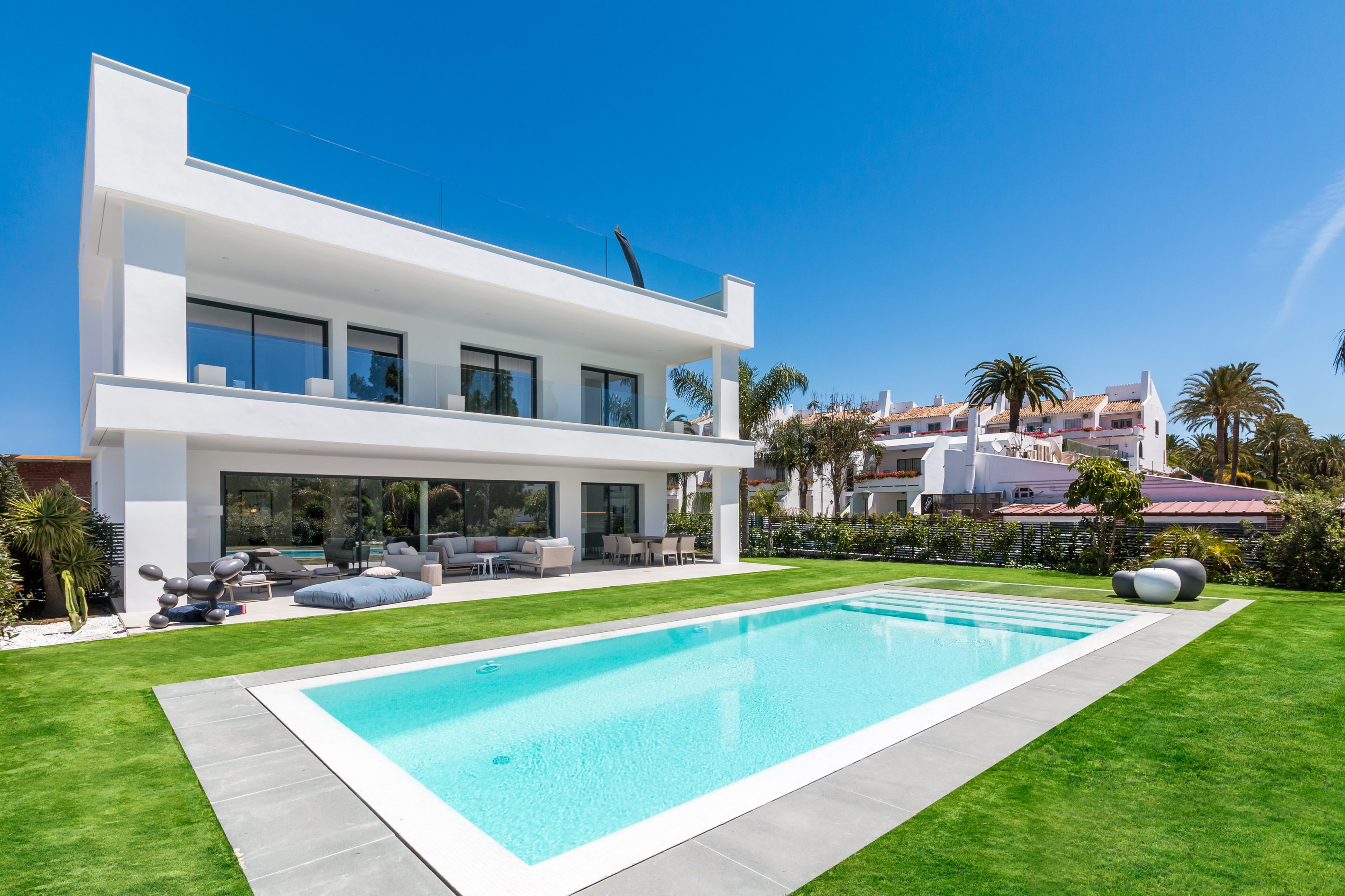 Villa Heiana Marbella - Vue extérieure de la villa avec piscine