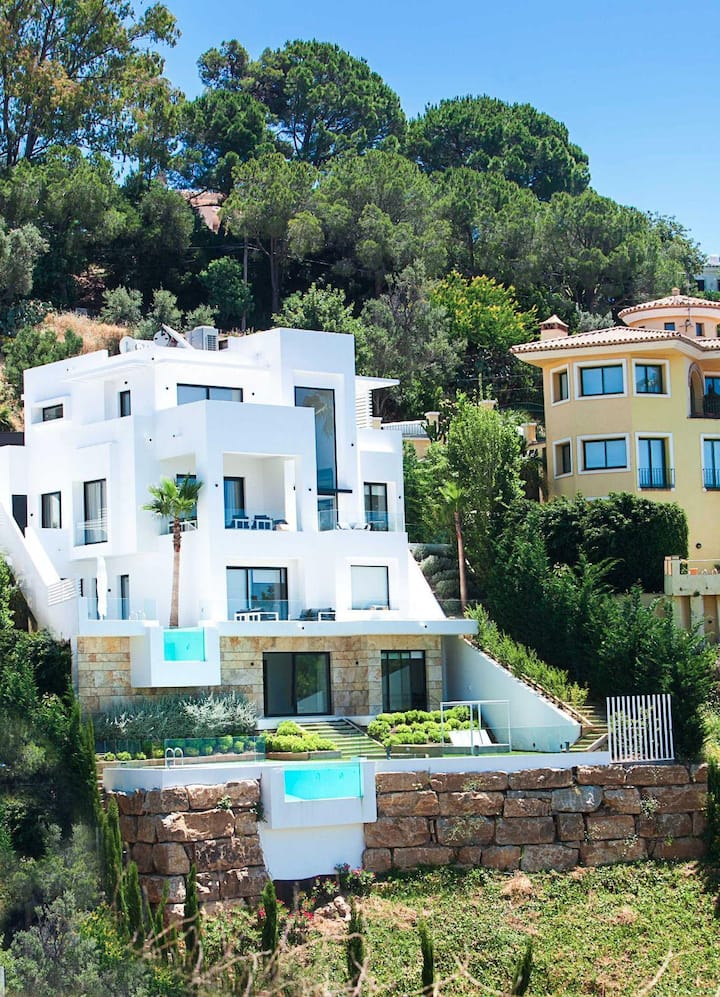 Villa Kabia Marbella - Vue extérieure de la villa avec piscine