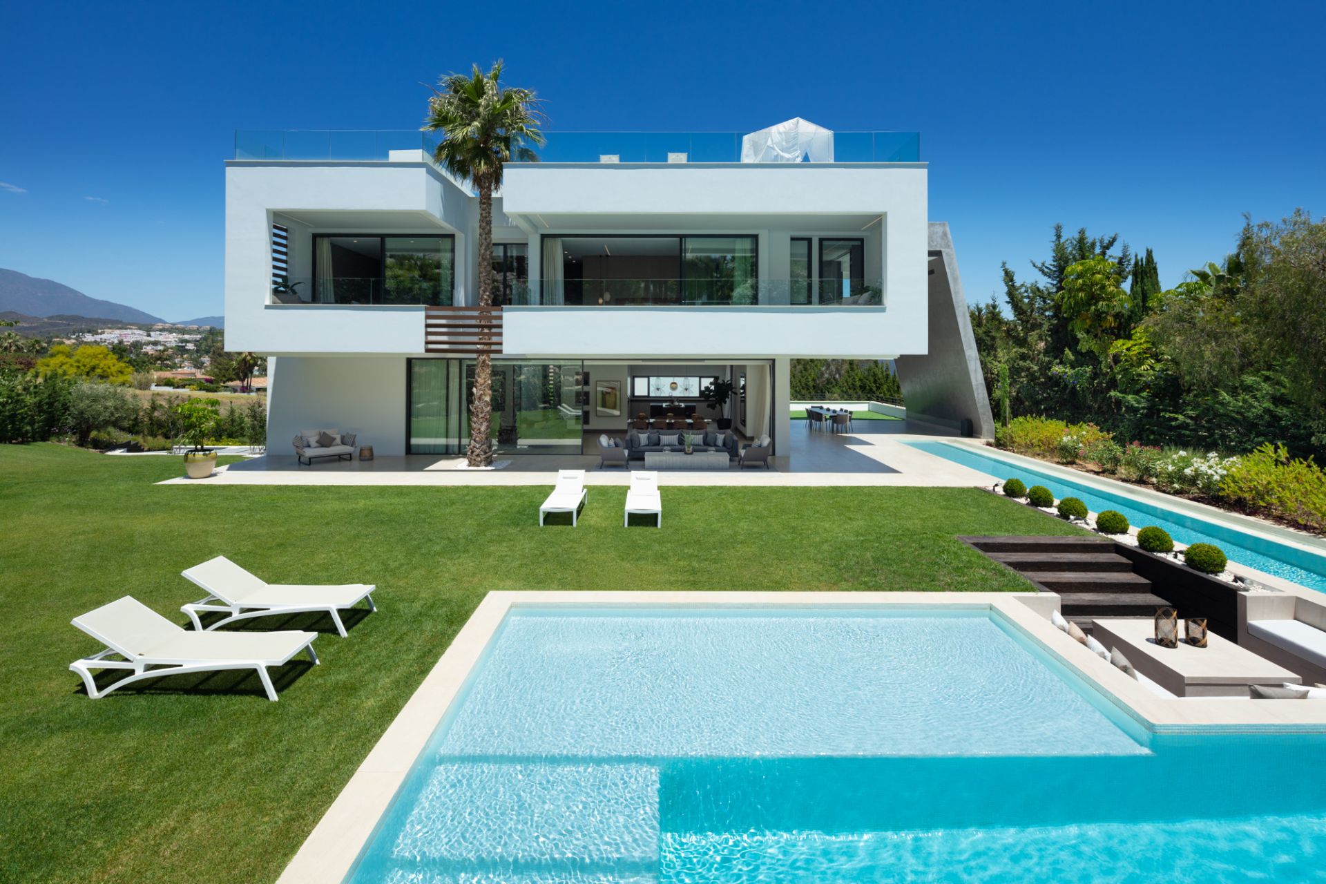 Villa Manava Marbella - Vue extérieure de la villa avec piscineanava Marbella - Vue extérieure de la villa avec piscine