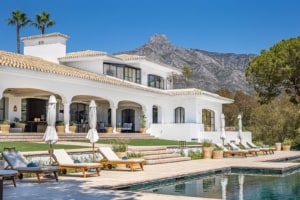 Villa Moea Marbella - vue extérieur de la villa avec piscine